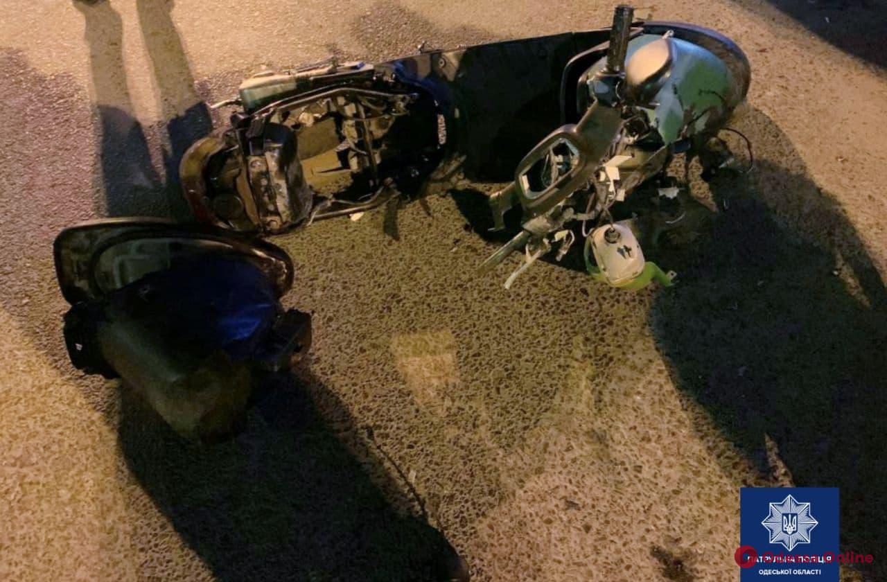 На Таирова столкнулись электромобиль и мопед – двое пострадавших