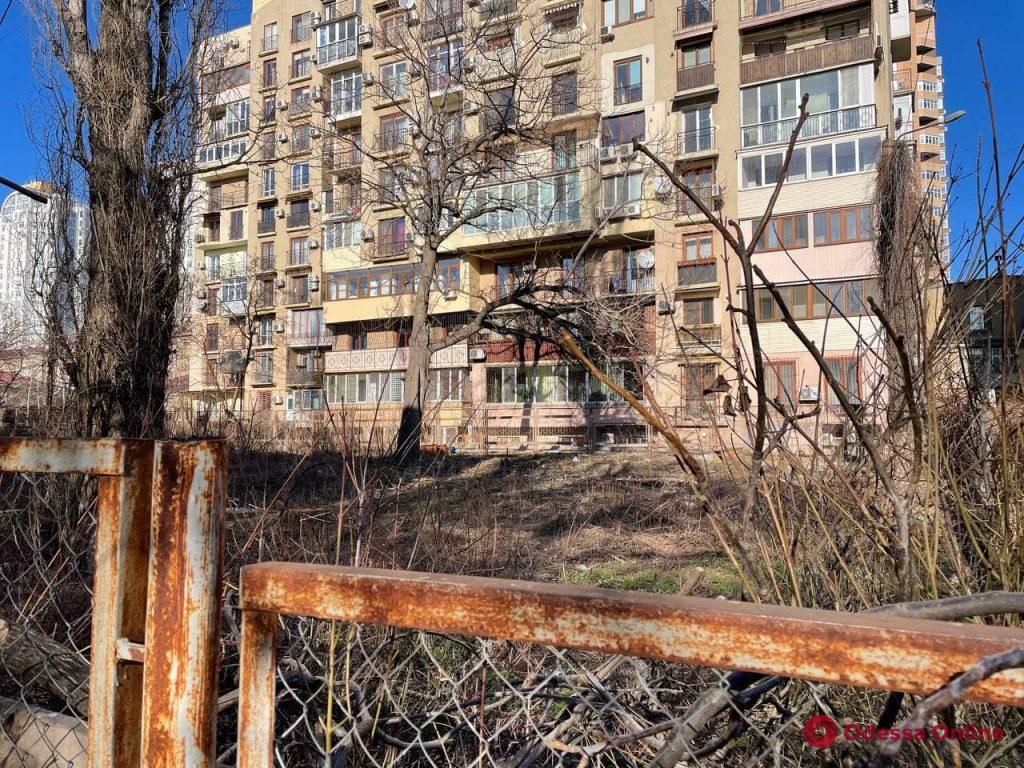 В Одессе продолжается конфликт вокруг земельного участка бывшей биолаборатории ОНУ