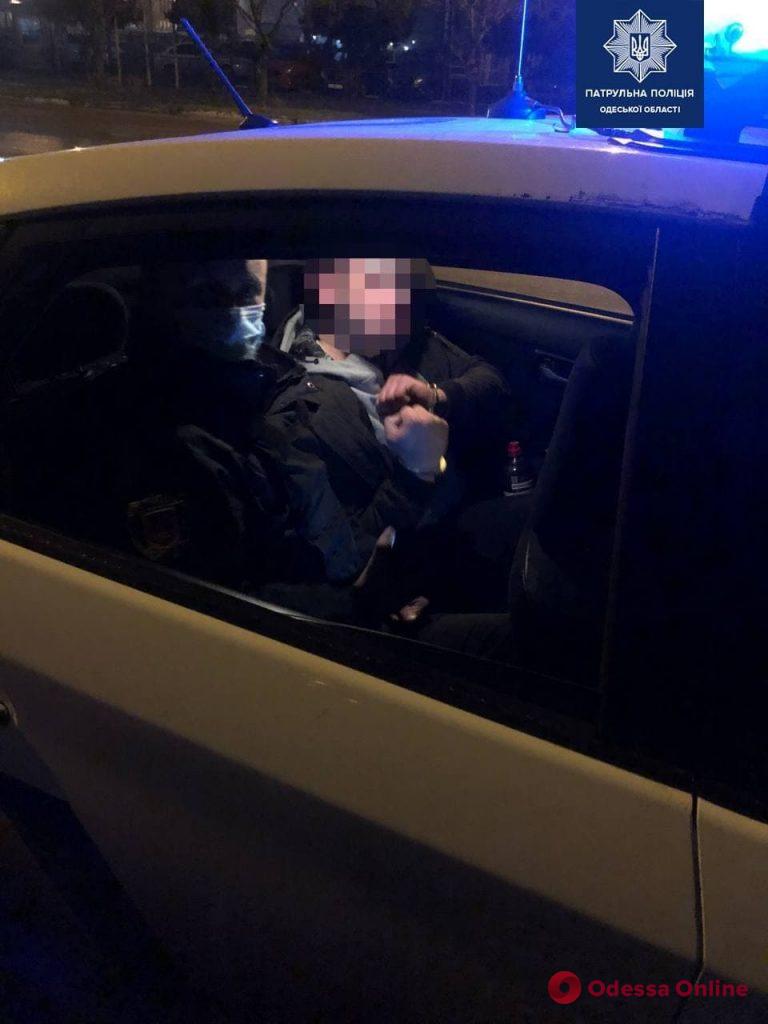 Одесские патрульные вернули таксисту угнанный автомобиль