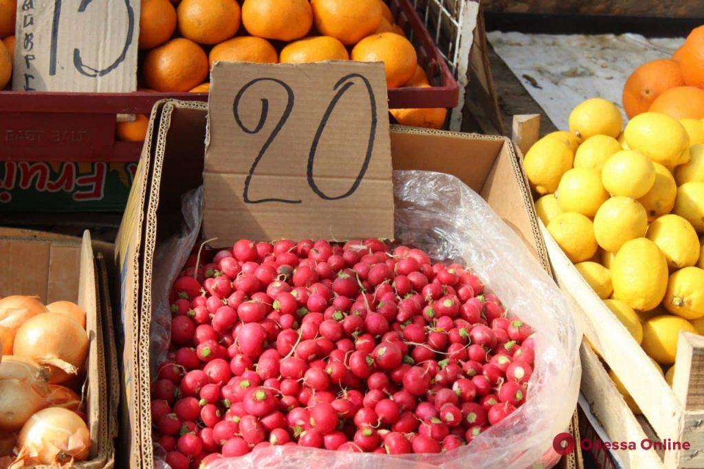Редис, ананасы и кефаль: воскресные цены на одесском «Привозе»