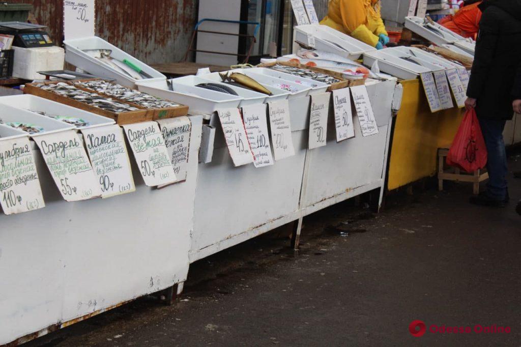 Редис, ананасы и кефаль: воскресные цены на одесском «Привозе»