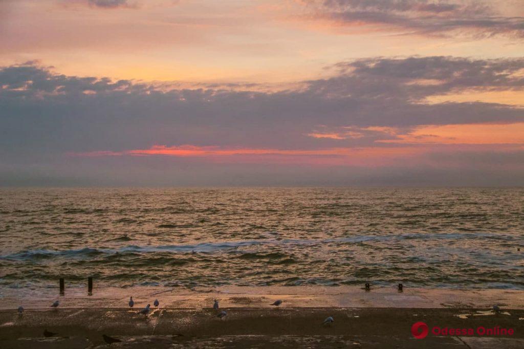 Весенний рассвет на одесском побережье (фоторепортаж)