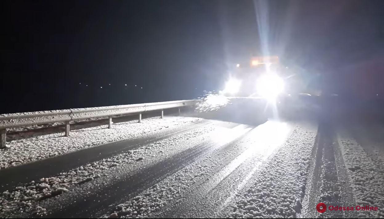 На севере Одесской области ночью выпал снег (видео)
