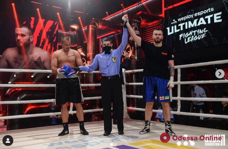 Нокаут в первом раунде: одесский боксер удачно дебютировал в профессионалах