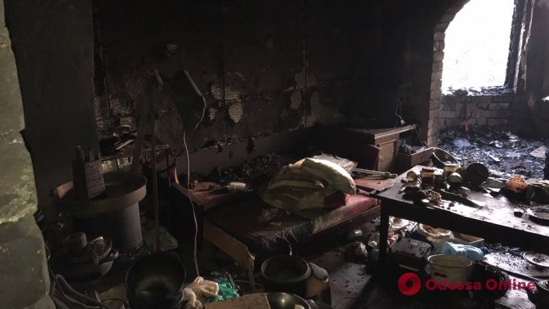 Под Одессой во время пожара погибла женщина и пострадал мужчина