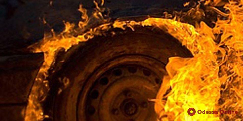 Во дворе ЖК «Седьмое небо» сгорел автомобиль
