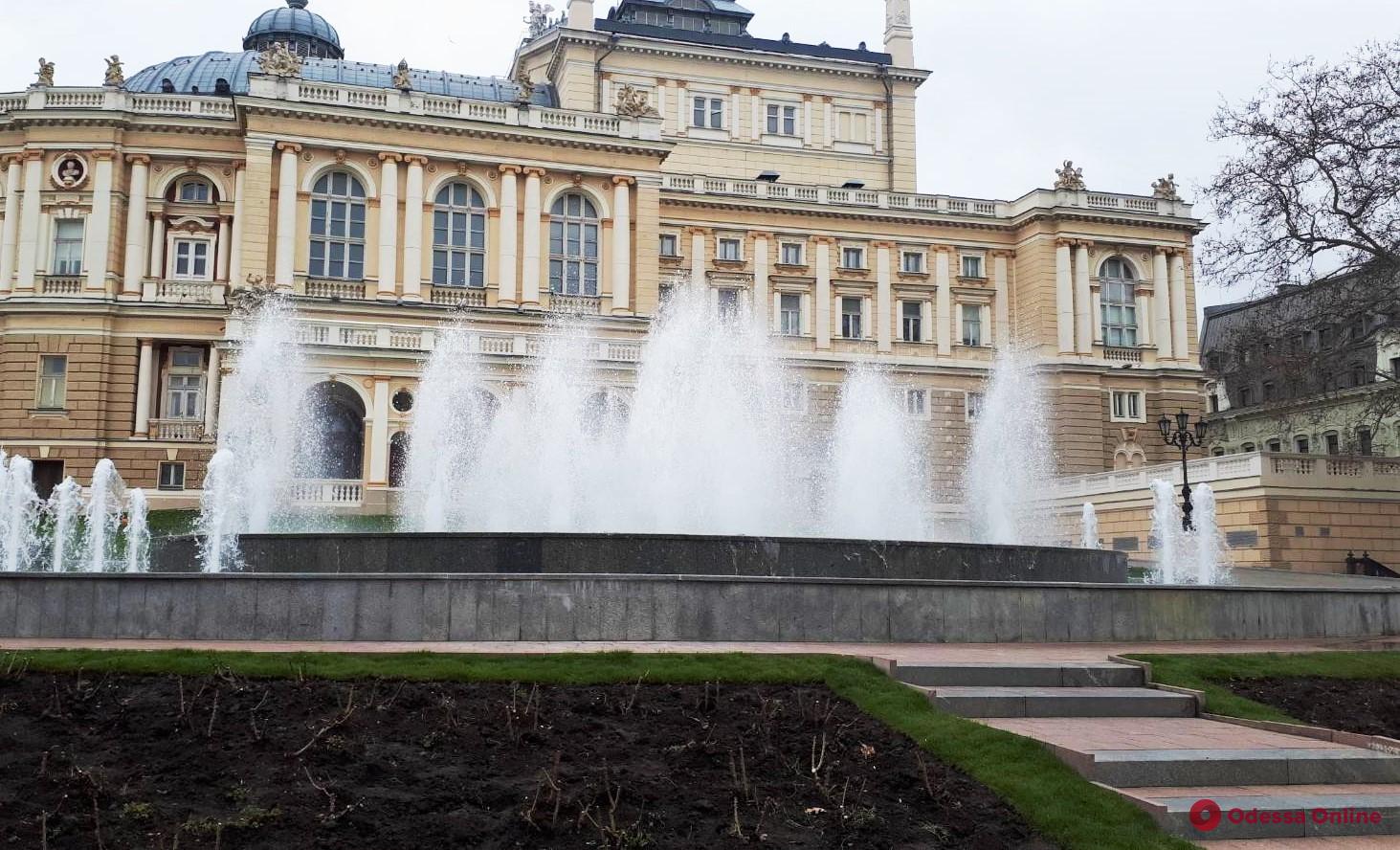 В центре Одессы отремонтировали поврежденный вандалами фонтан