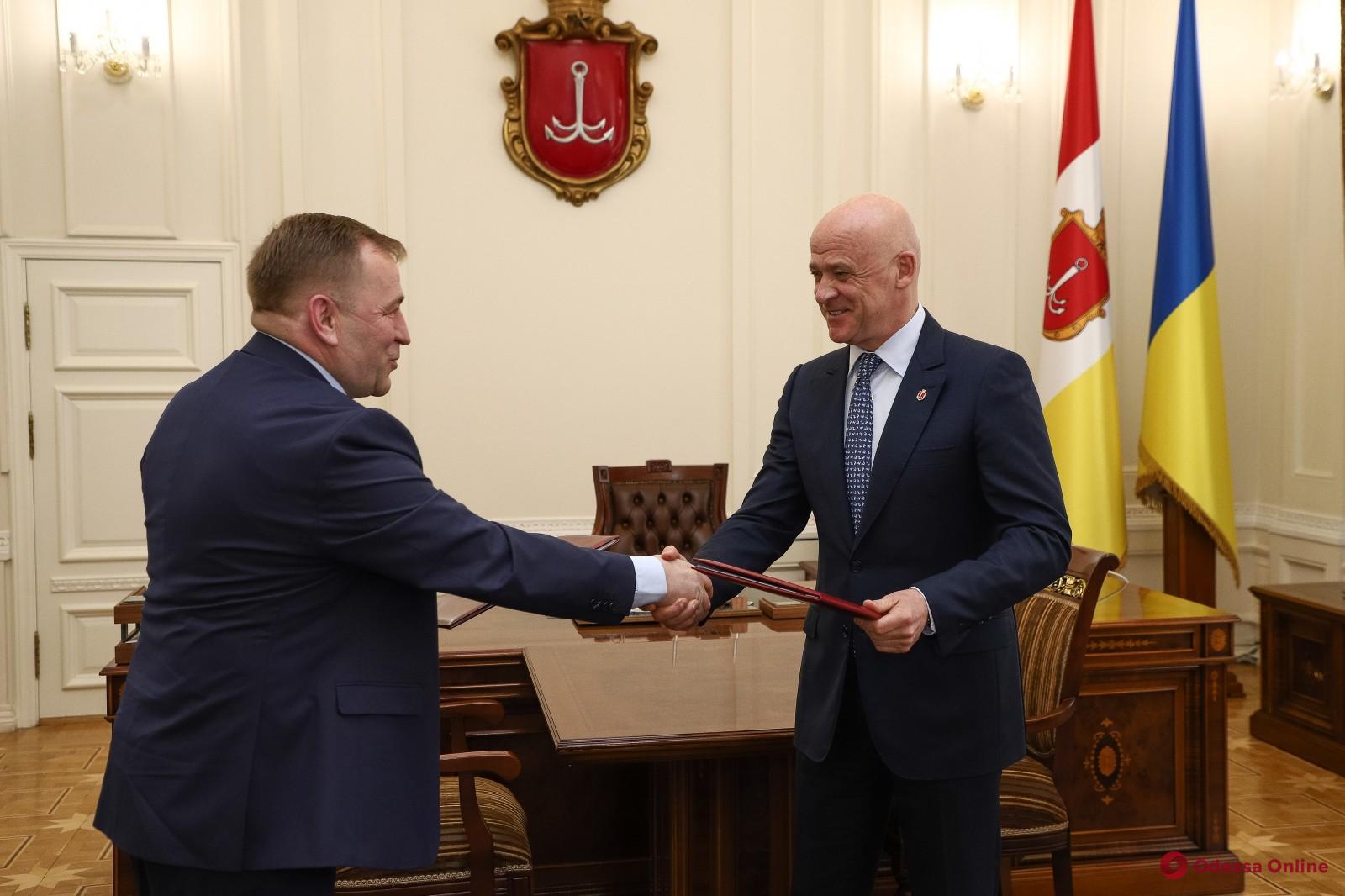 Мэр Одессы встретился с консулом Молдовы
