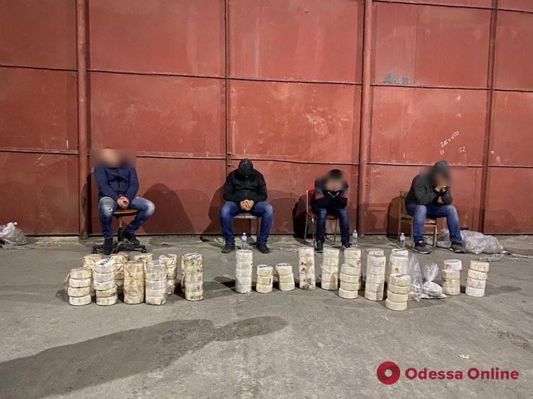 В Одессе будут судить четырех граждан Израиля за контрабанду более 80 килограммов кокаина