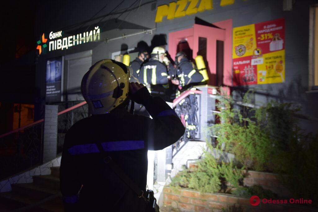 На Таирова ночью вспыхнул пожар в ресторане