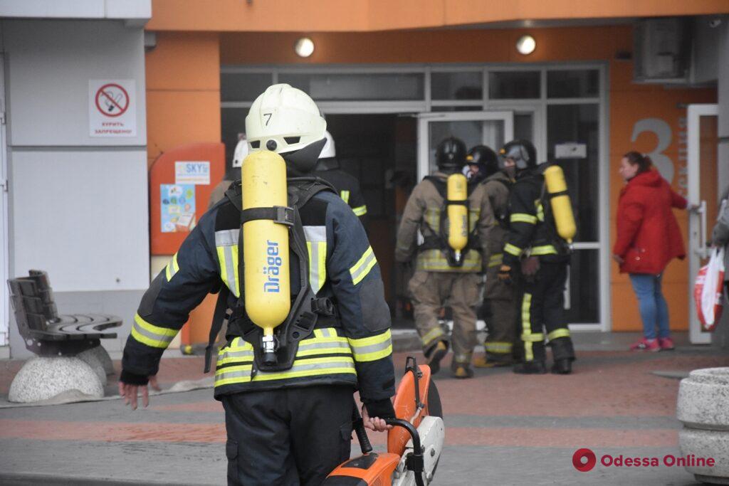 В Одессе вспыхнул пожар в ЖК «Апельсин» (обновлено)