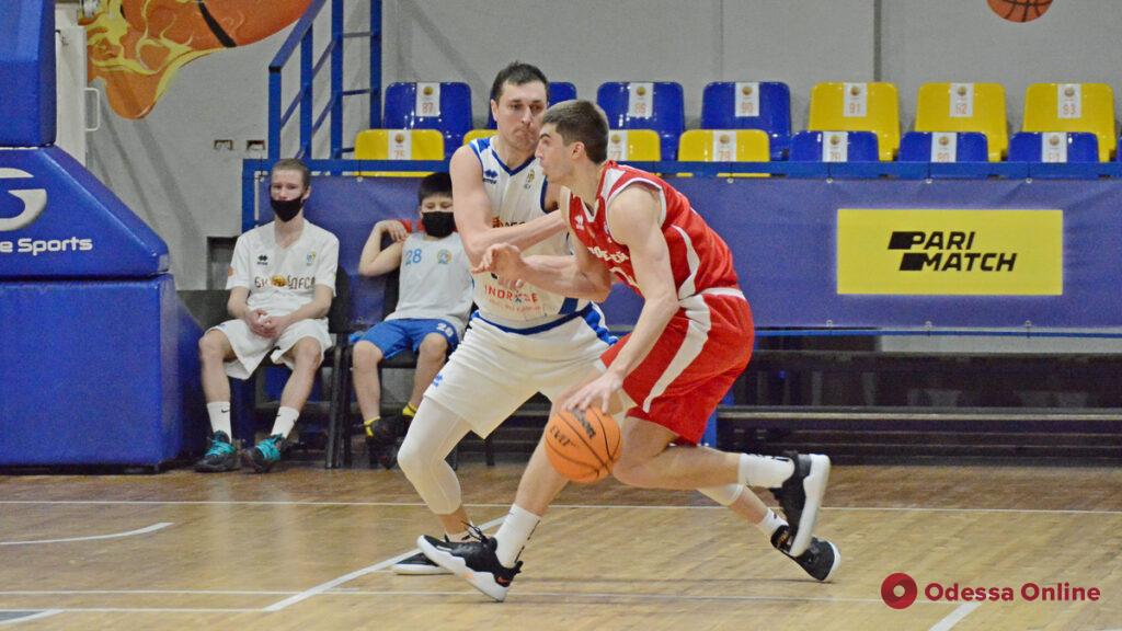 Баскетбол: двойной успех «Химика», два поражения «Одессы»