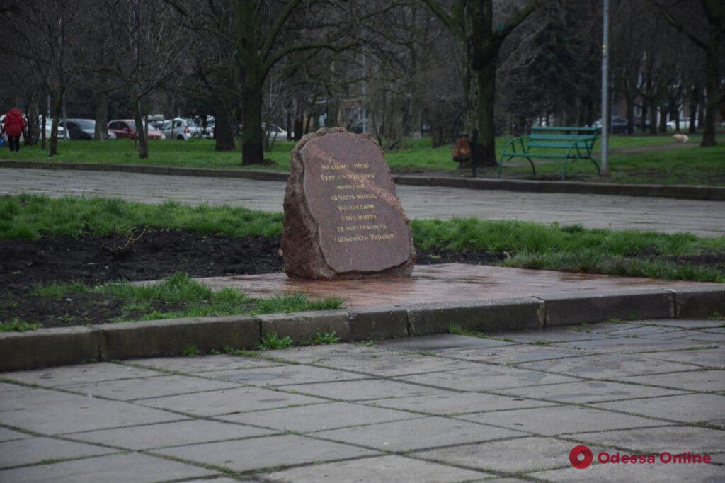 В Одессе вновь осквернили памятный знак погибшим воинам в зоне АТО/ООС