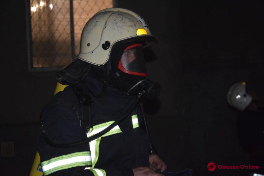 В Одессе тушили пожар в многоэтажке