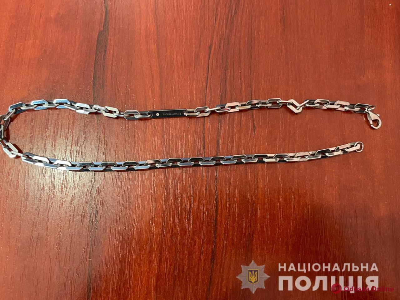 Воровство под маскировкой: в Одессе поймали любителя обнимашек