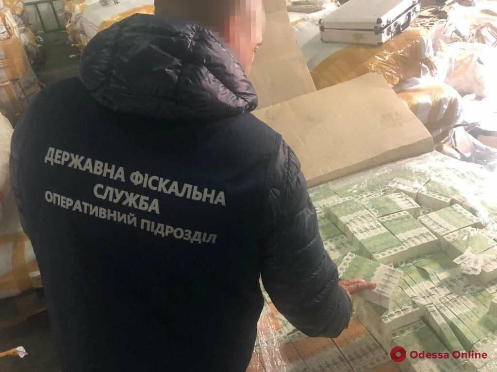 В порту Черноморска выявили почти два миллиона поддельных акцизных марок