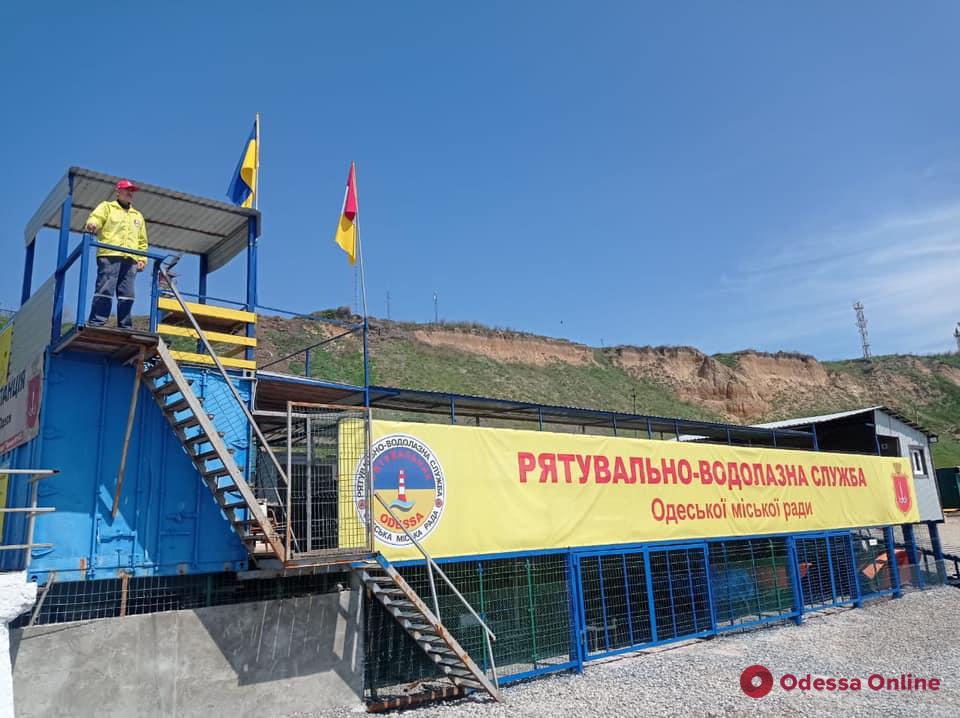 На одесских пляжах дежурят 92 матроса-спасателя