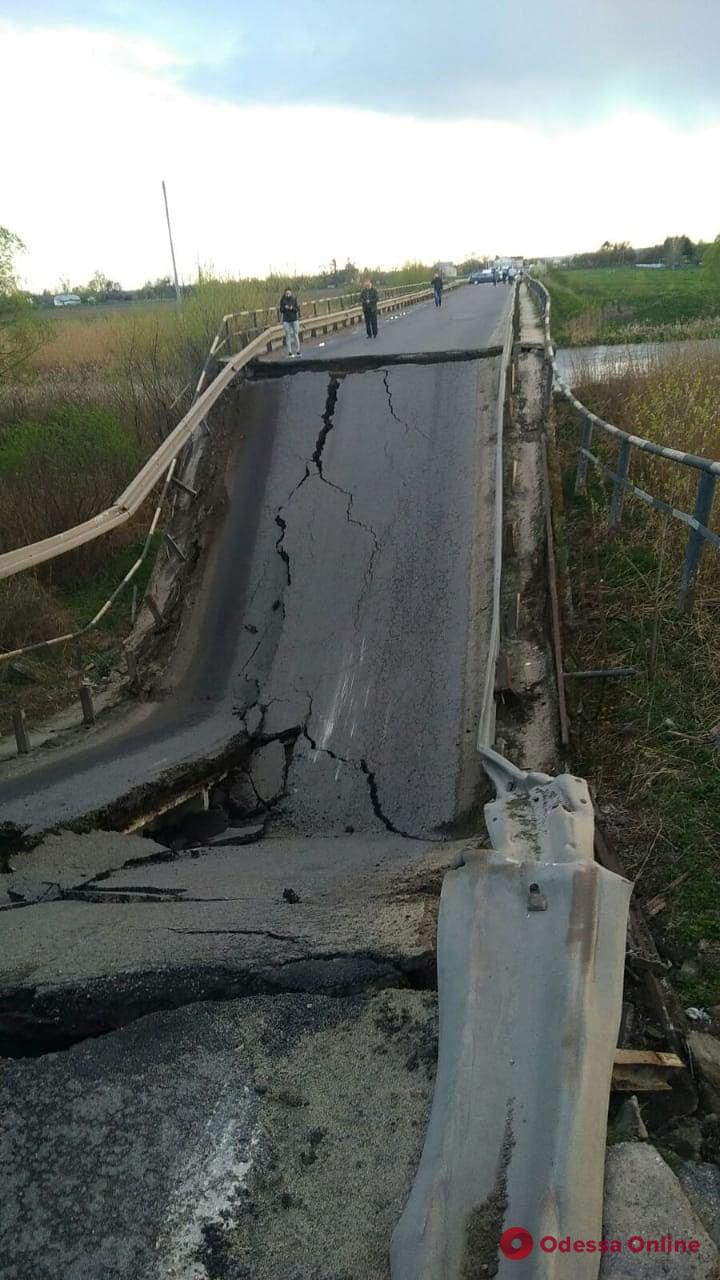 Во Львовской области обрушился мост – транспорт пускают в объезд