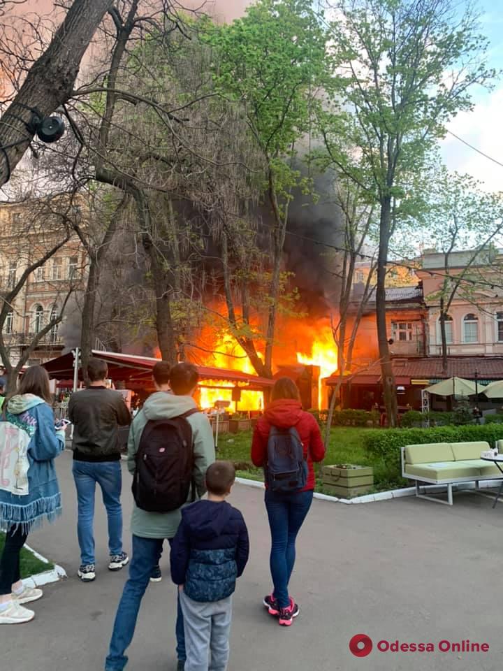 В центре Одессы горит «Щастье» (обновлено)