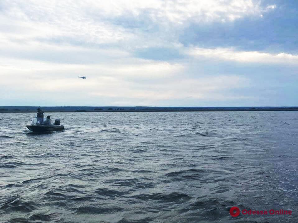 На озере под Одессой перевернулась лодка с пограничниками – трое спаслись, четвертого ищут (обновлено)
