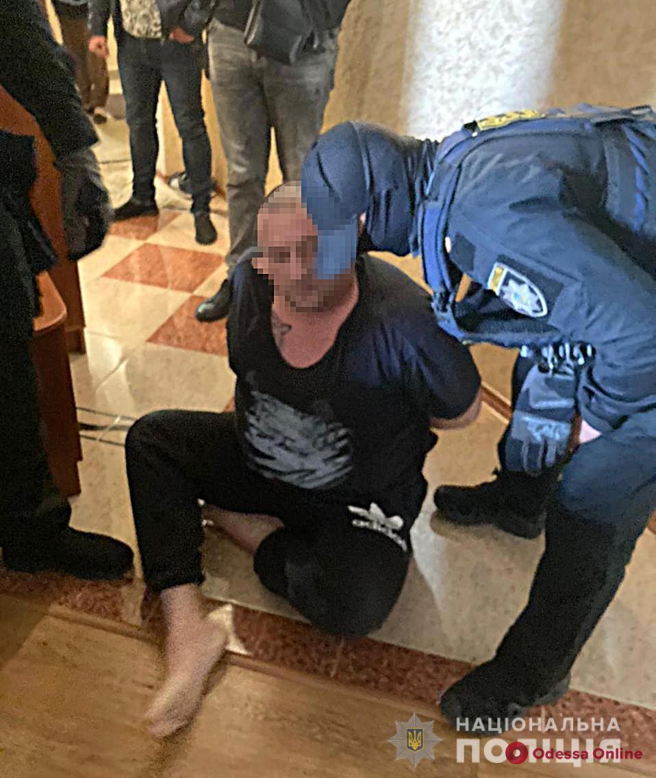 В Одесской области полиция задержала криминального авторитета, который сбежал из зала суда