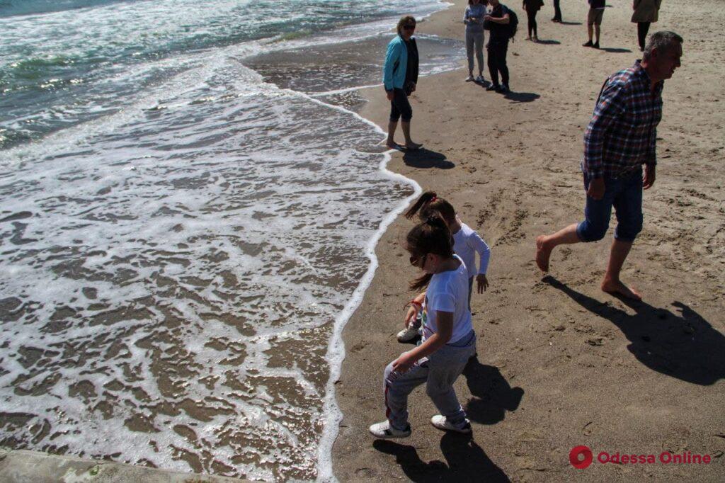 Майские выходные в Одессе: горожане отдыхают у моря (фоторепортаж)