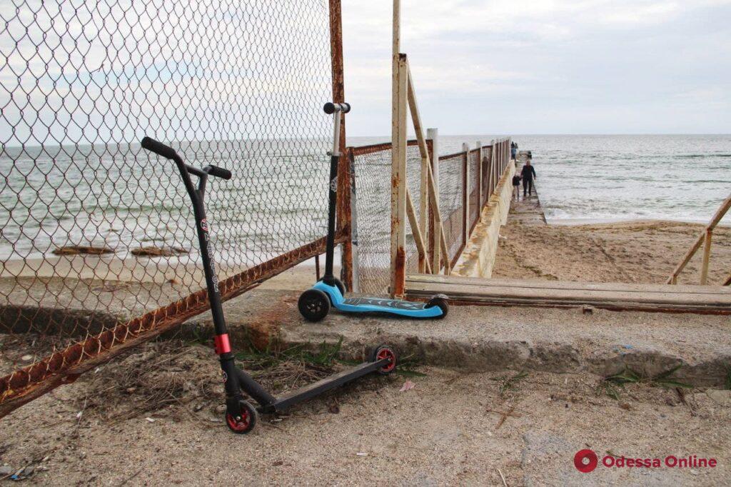 Майские выходные в Одессе: горожане отдыхают у моря (фоторепортаж)