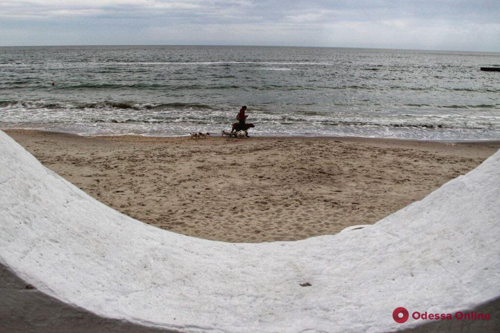 Майские выходные в Одессе: горожане отдыхают у моря (фоторепортаж)