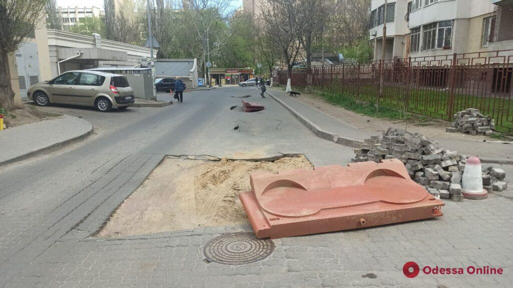 В районе улицы Маршала Говорова на участке дороги образовались провалы