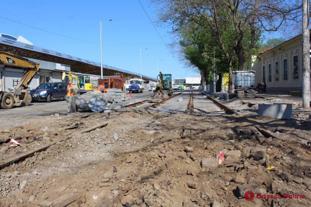 В Одессе продолжается ремонт прилегающих к «Привозу» улиц (фоторепортаж)