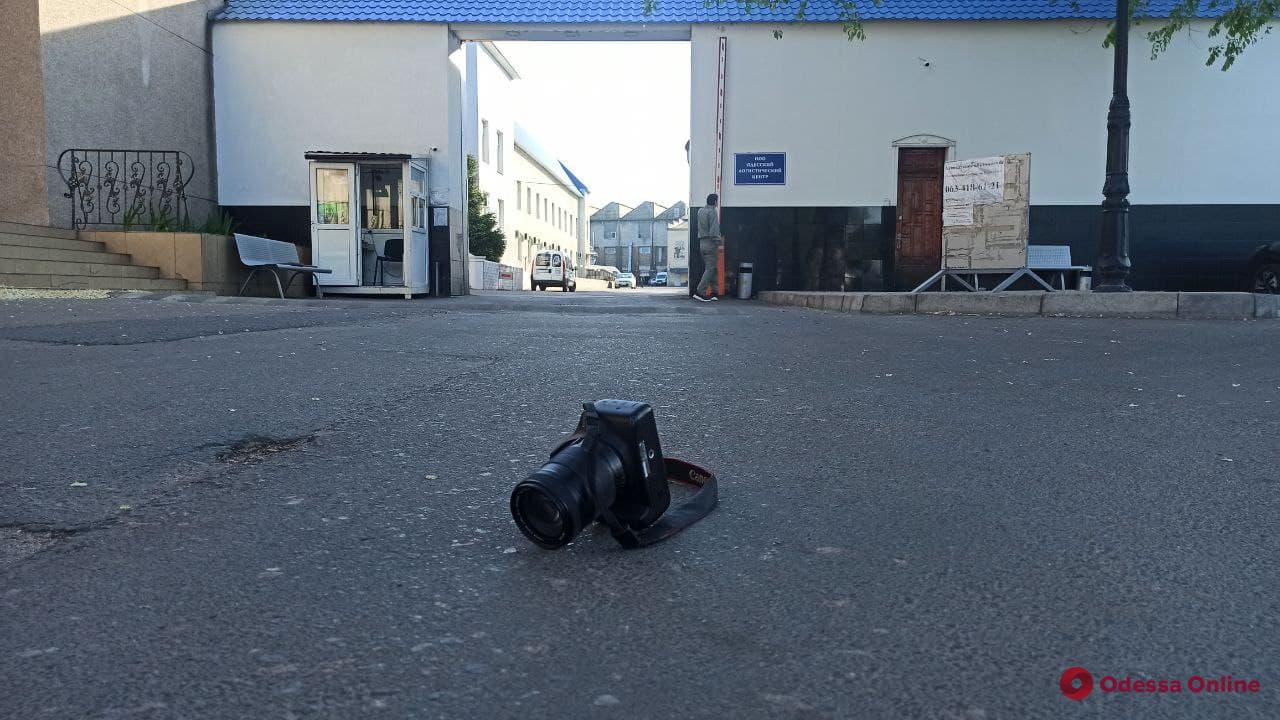 В Одессе на журналиста напал охранник складов логистической фирмы