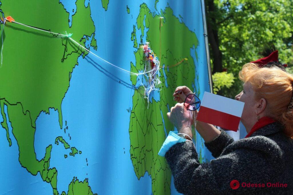 В Одессе представили гигантскую карту происхождения семьи (фото, видео)