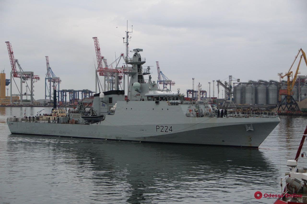 В Одесский порт зашел британский патрульный корабль Trent (фото)
