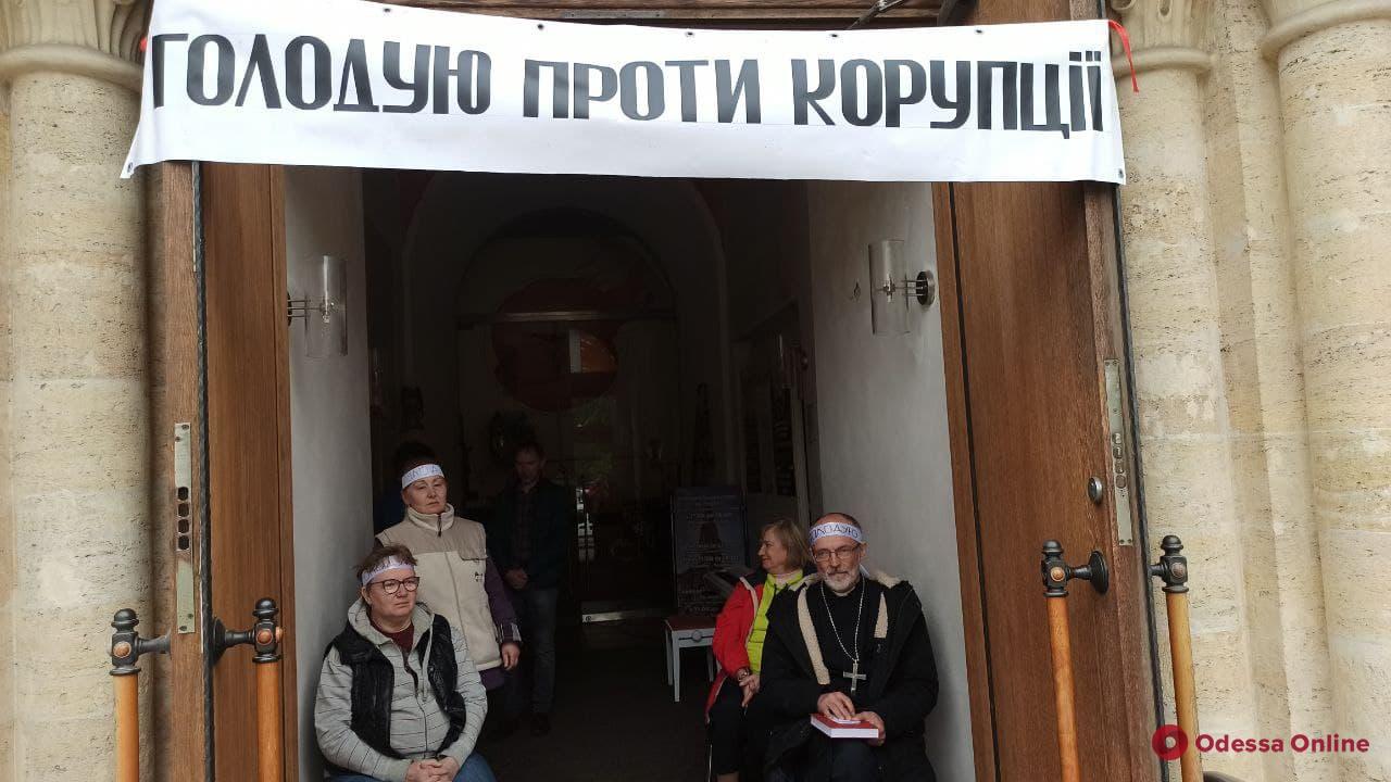В Одессе настоятель Кирхи объявил голодовку (фото)