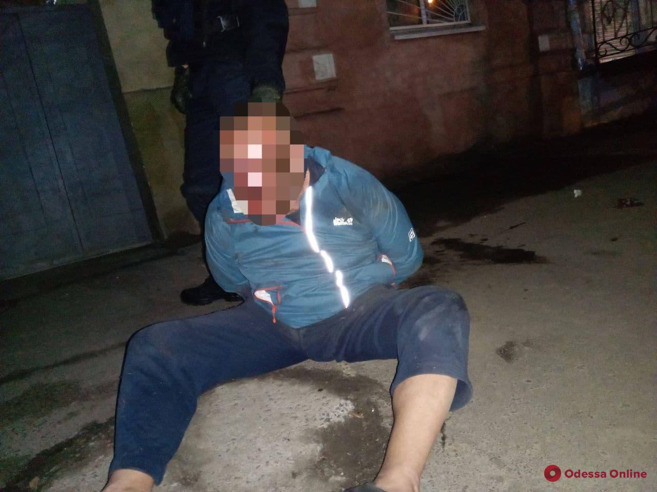 В Одессе ночью мужчина пытался изнасиловать девушку