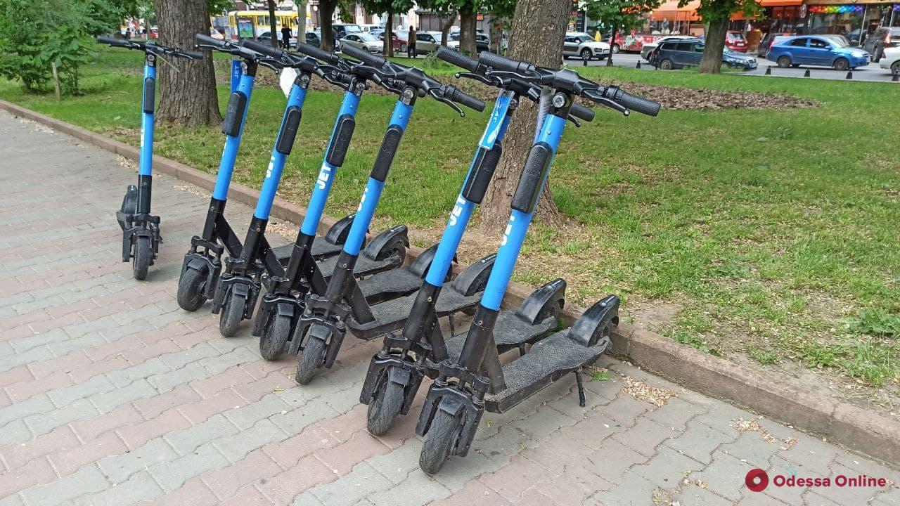 Придется сбавить скорость: в Одессе утвердили правила езды на электросамокатах
