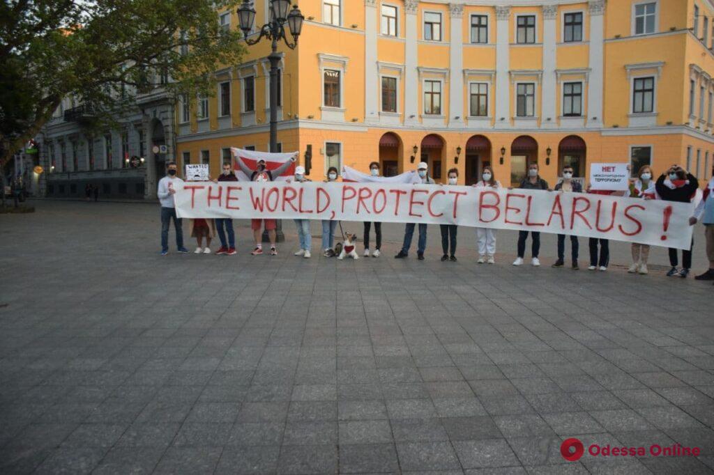 Нет — международному терроризму: белорусы в Одессе вышли в поддержку захваченного журналиста (фото)