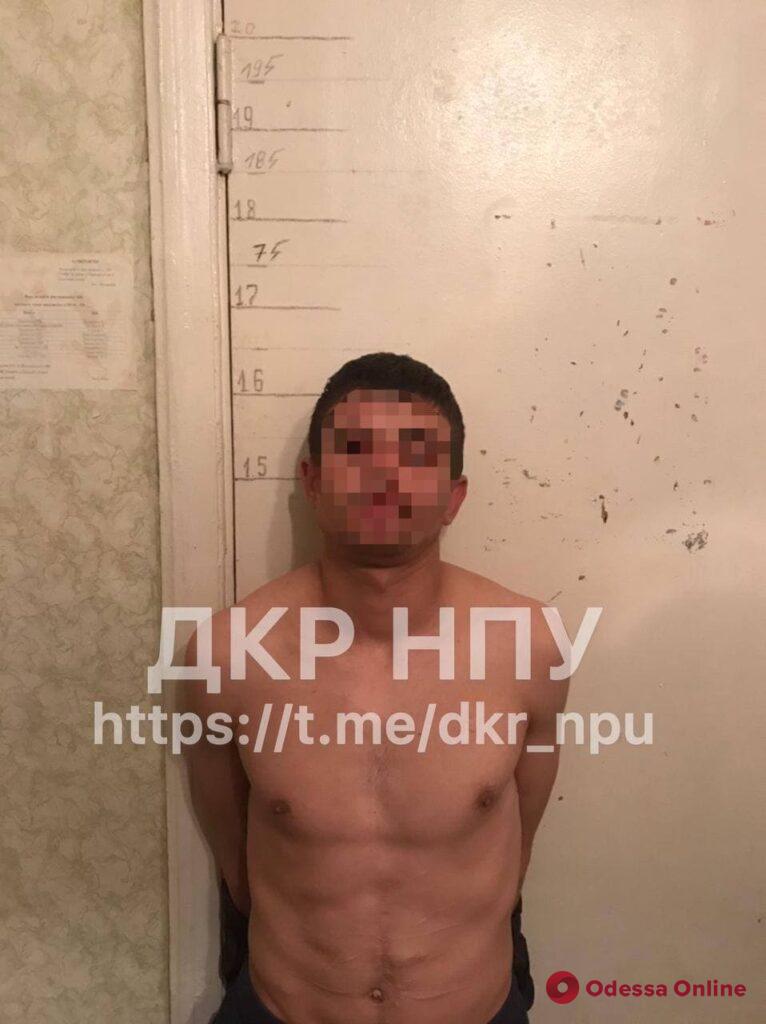 В Одесской области полицейские задержали мужчину, который устроил стрельбу на кладбище и ранил охранника