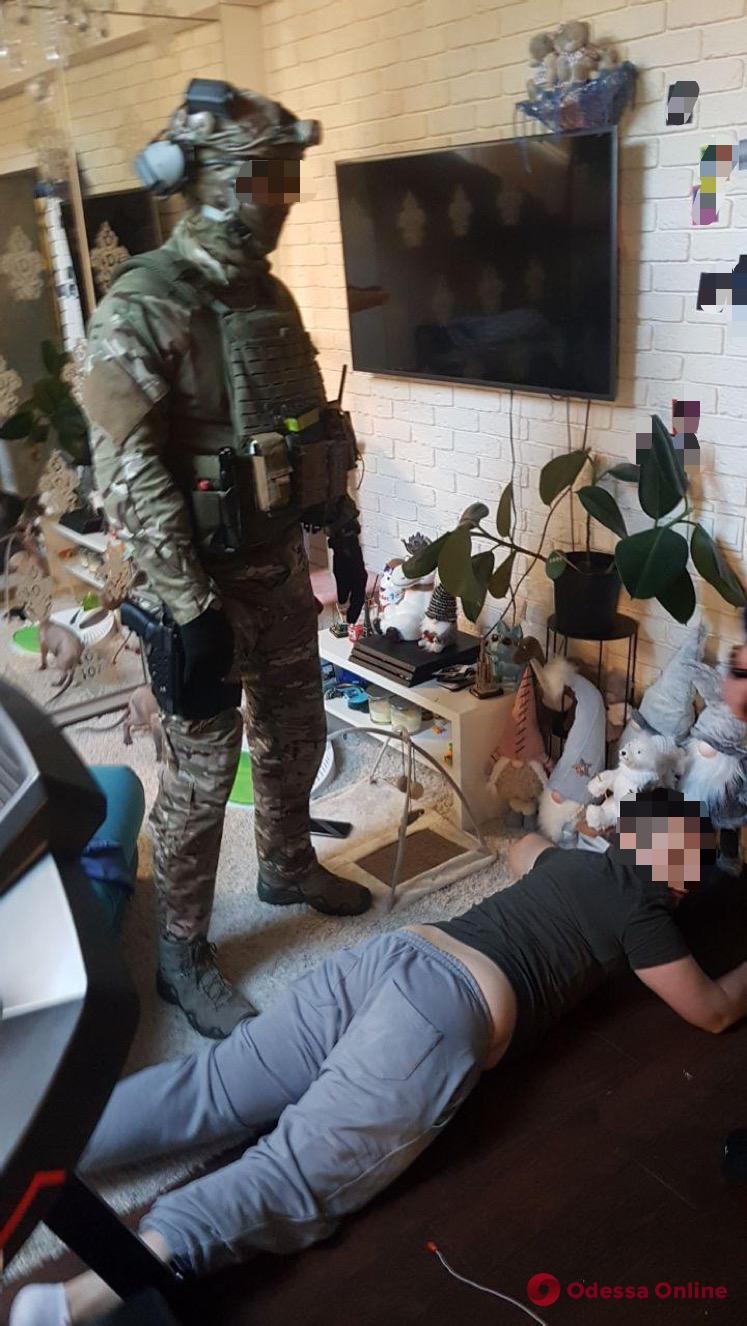 «Развели» на 17 миллионов: правоохранители задержали группу мошенников, среди которых есть жители Одесской области