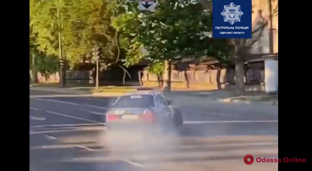 Устроил дрифт на Краснова: патрульные вычислили и оштрафовали водителя BMW (видео)