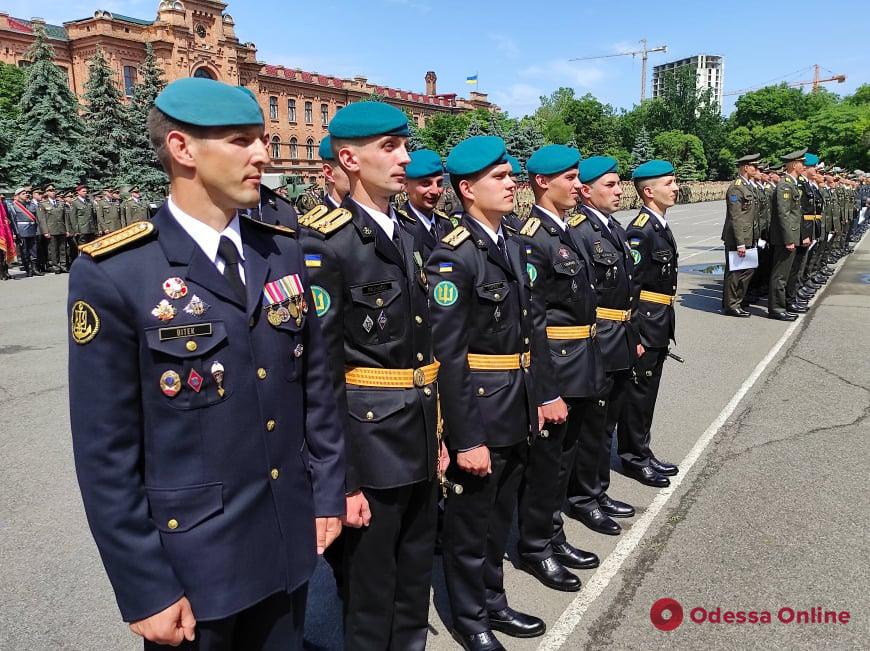 В Одессе около 300 молодых офицеров пополнили ряды Вооруженных сил Украины (фото)