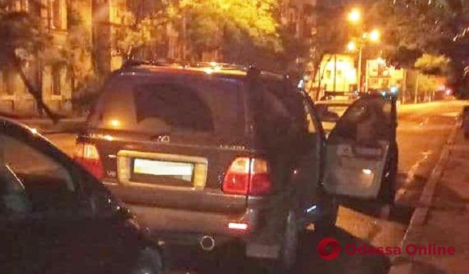 В Одессе пьяный водитель «Лексуса» пытался откупиться от патрульных