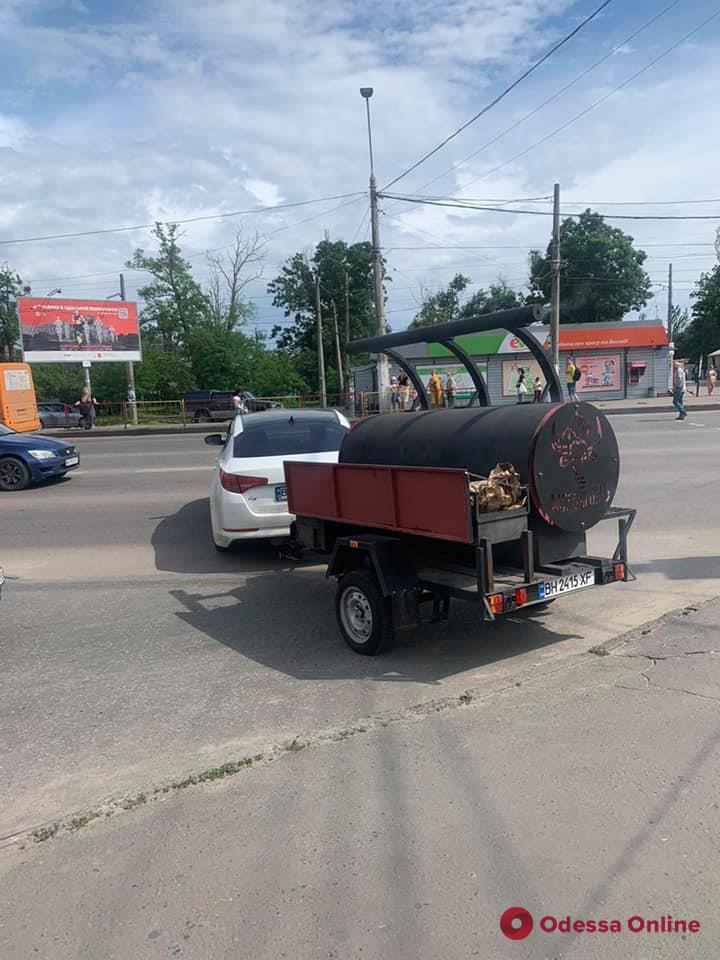 В Одессе начали борьбу с нелегальными мобильными гриль-установками