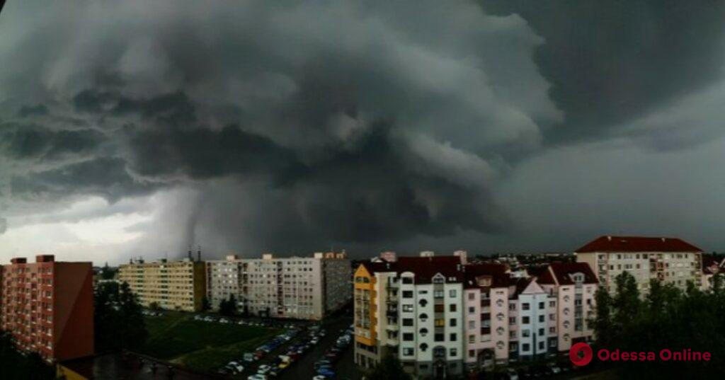 Непогода в Восточной Европе: торнадо разрушил несколько сел в Чехии, «досталось» также и украинскому Львову (фото, видео)