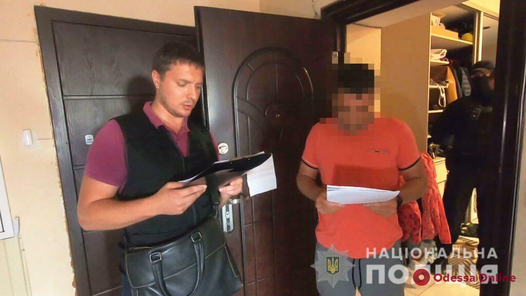 Распространяли детскую порнографию: полиция задержала троих жителей Черноморска и двоих одесситов