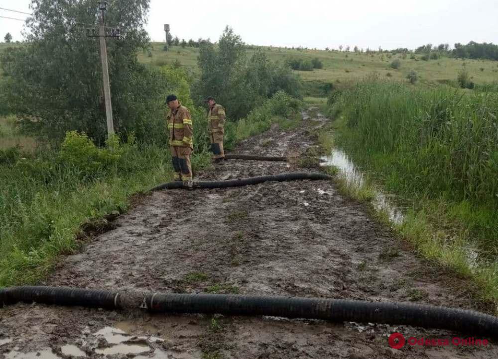 На севере Одесской области из-за ливней возникла угроза прорыва дамбы