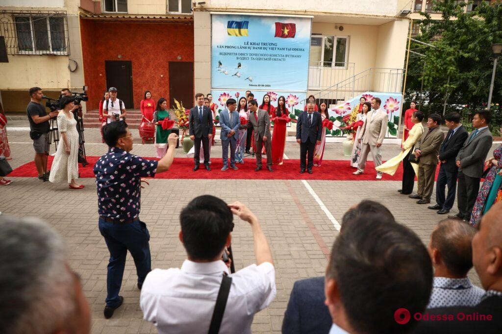 В Одессе открыли Почетное консульство Вьетнама (фото)