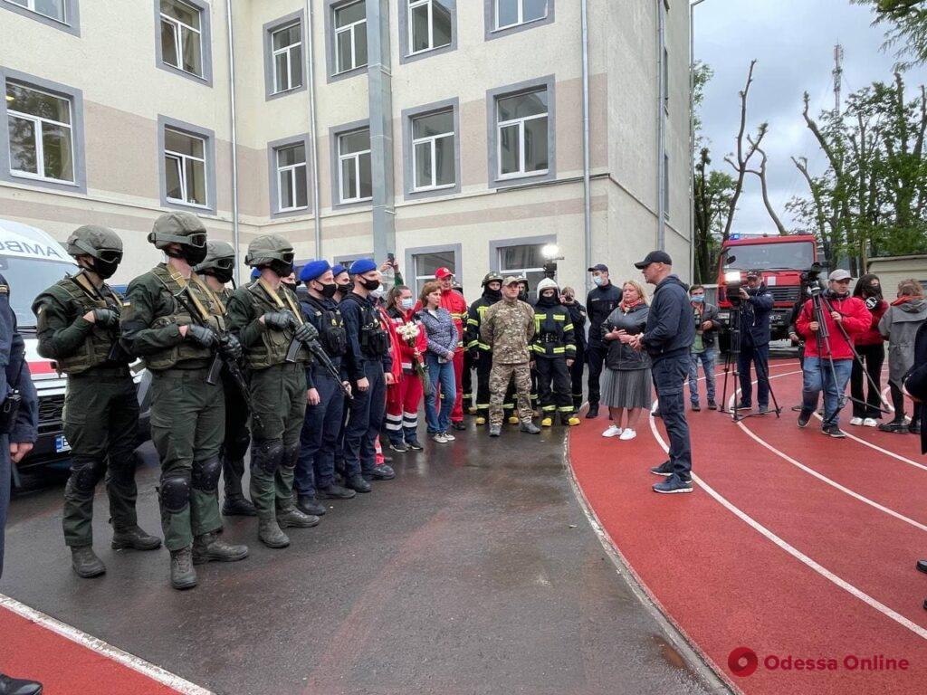 Стрельба, эвакуация школьников и захват «террориста»: в гимназии на Молдаванке провели учения (фото, видео)