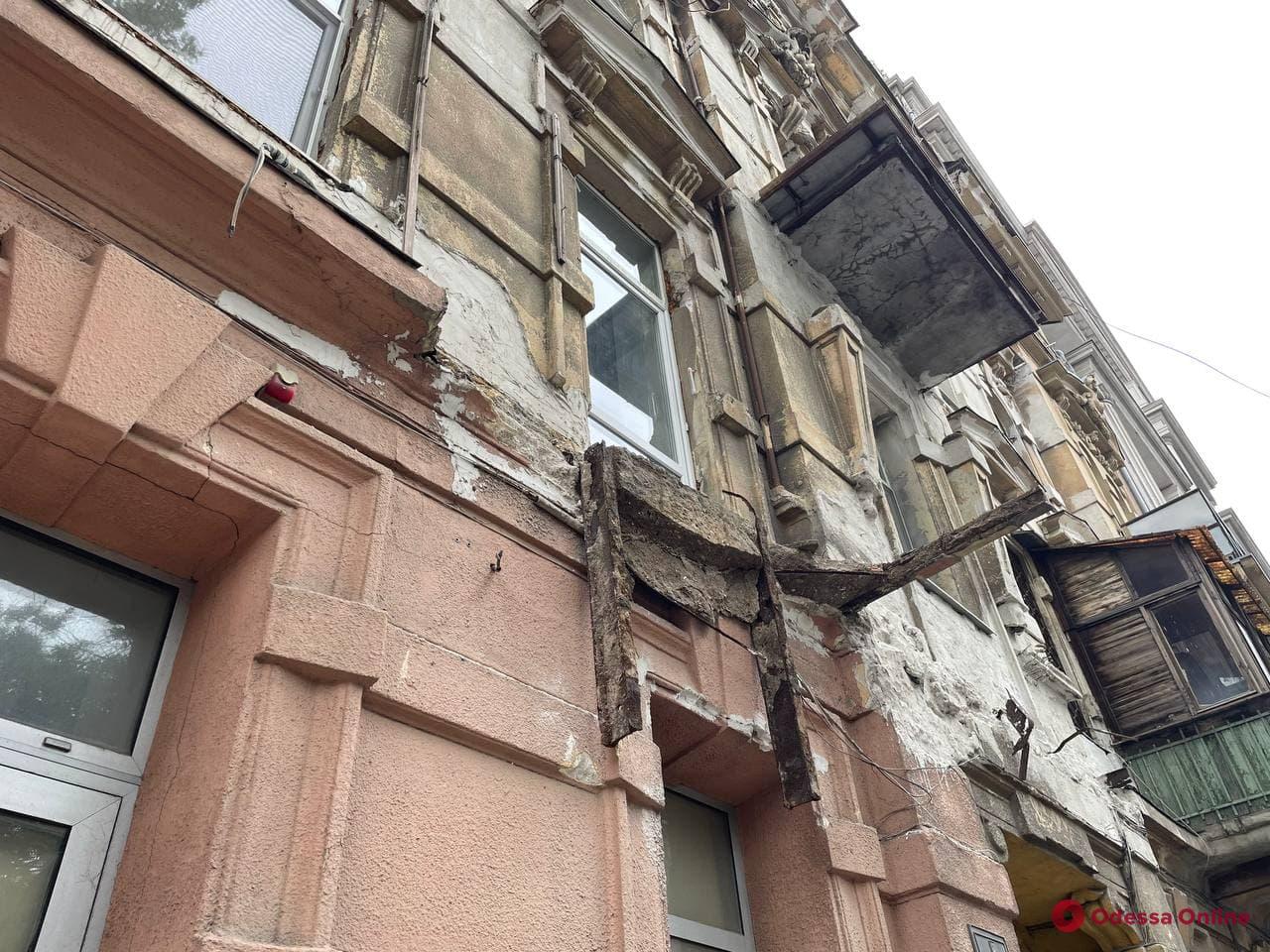 Невезучие: на Большой Арнаутской за три года рухнул уже второй балкон