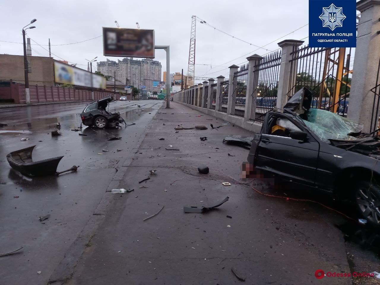 Машину разорвало пополам: в ДТП на Среднефонтанской погибли два человека (обновлено)